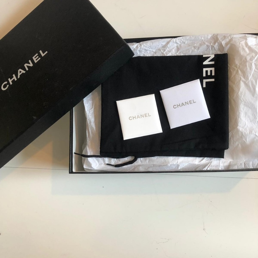 Chanel  100%Athletic